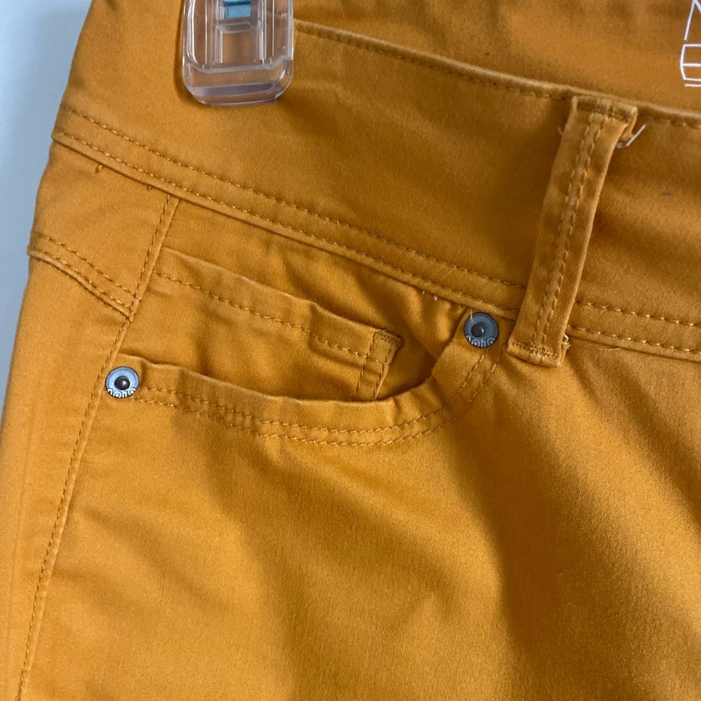 MUSTARD MID RISE SKINNY PANTS - Picture 4 of 9